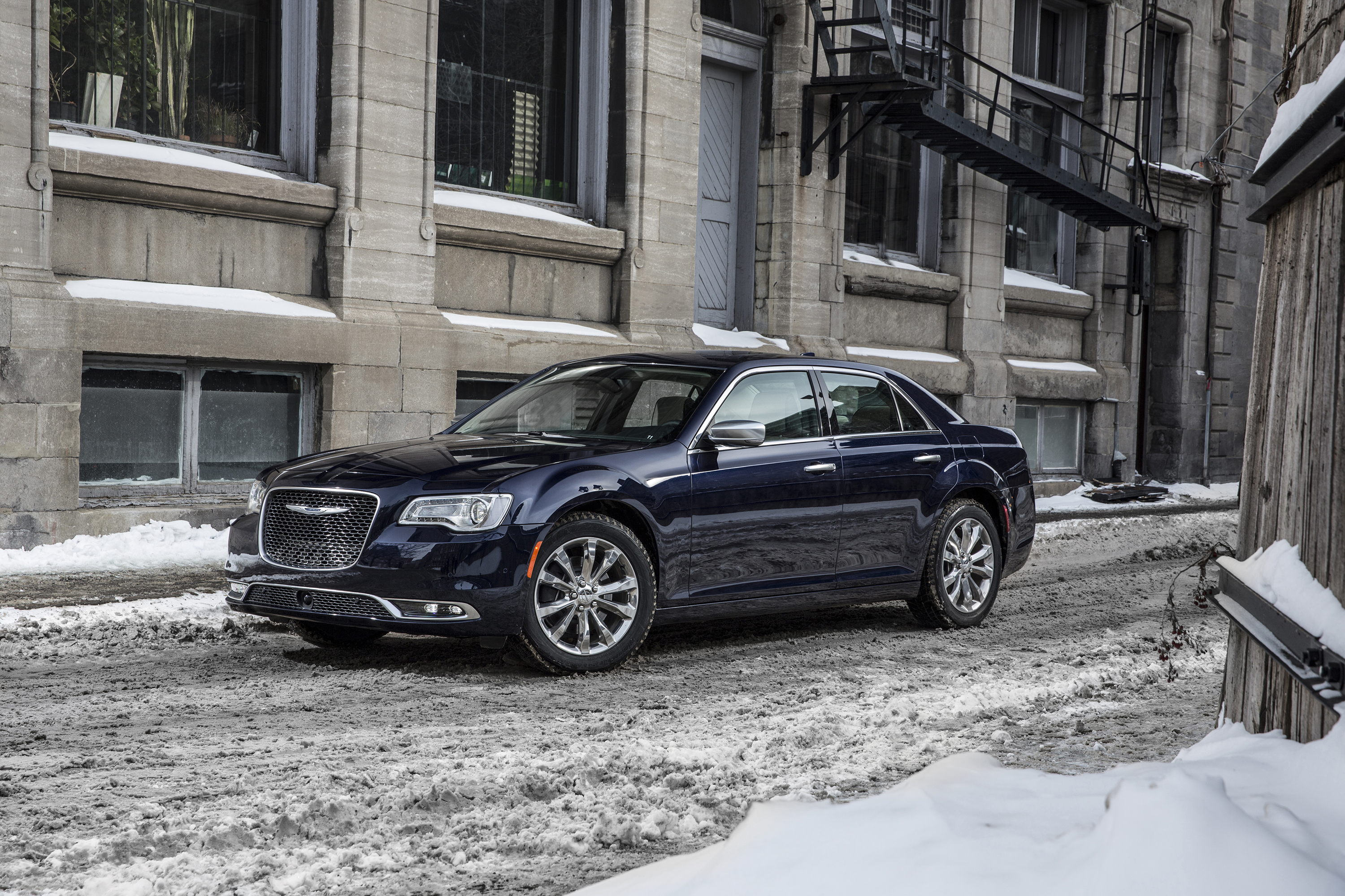Media Preview: 2015 Chrysler 300