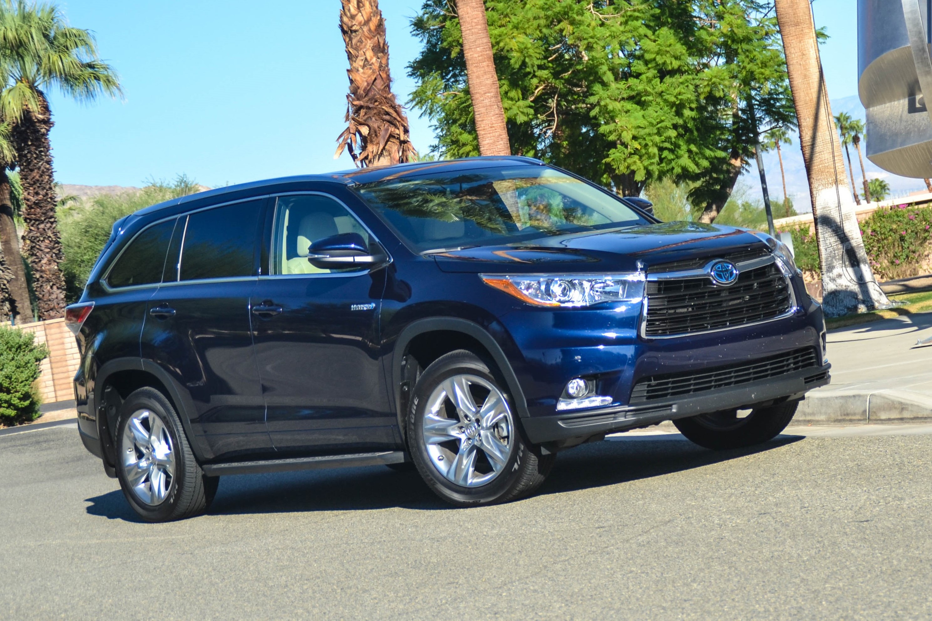 Second Look: 2015 Toyota Highlander Hybrid Limited AWD