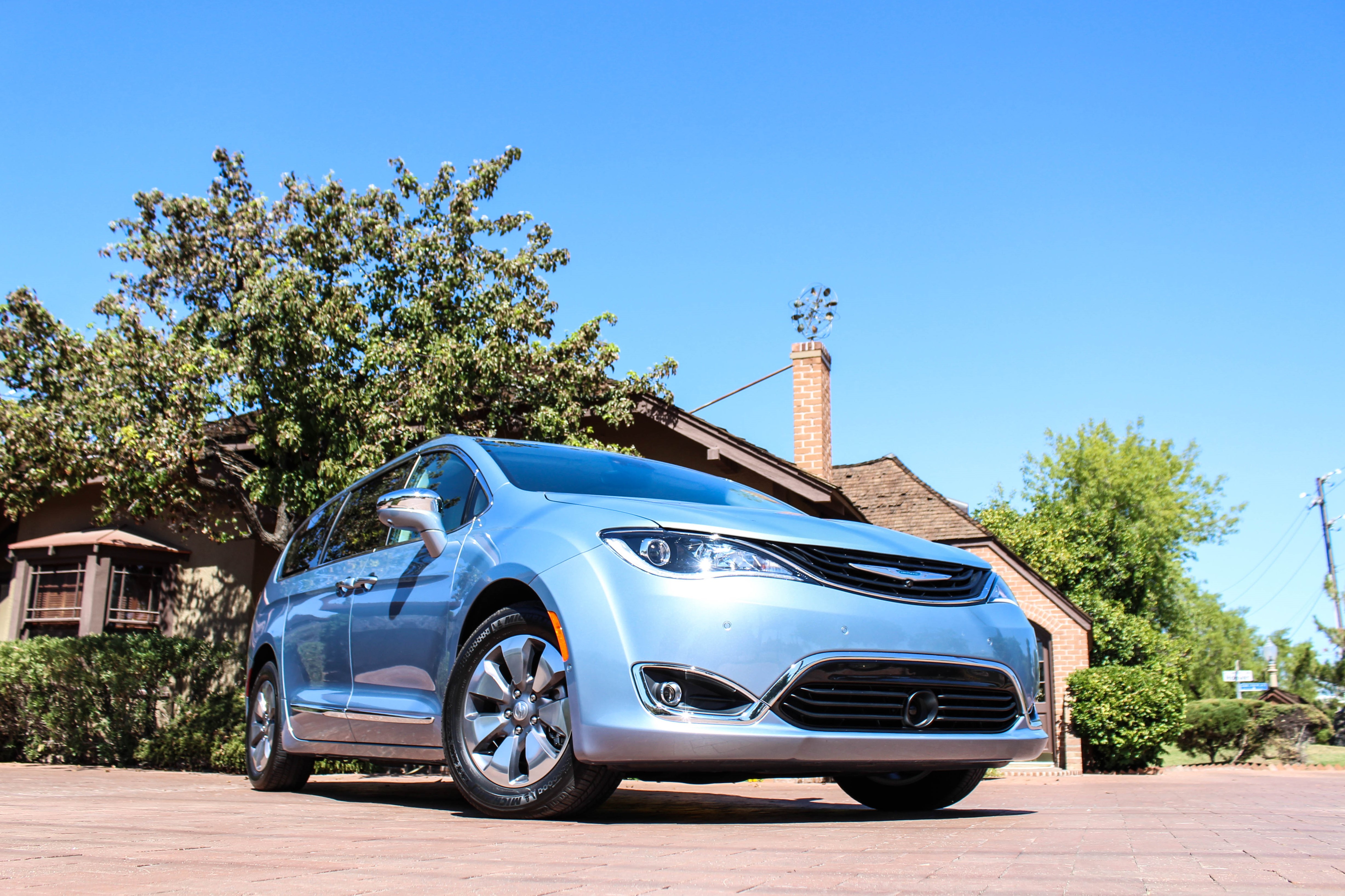 The Modern Minivan for the Modern Family: 2018 Chrysler Pacifica Plug-in Hybrid