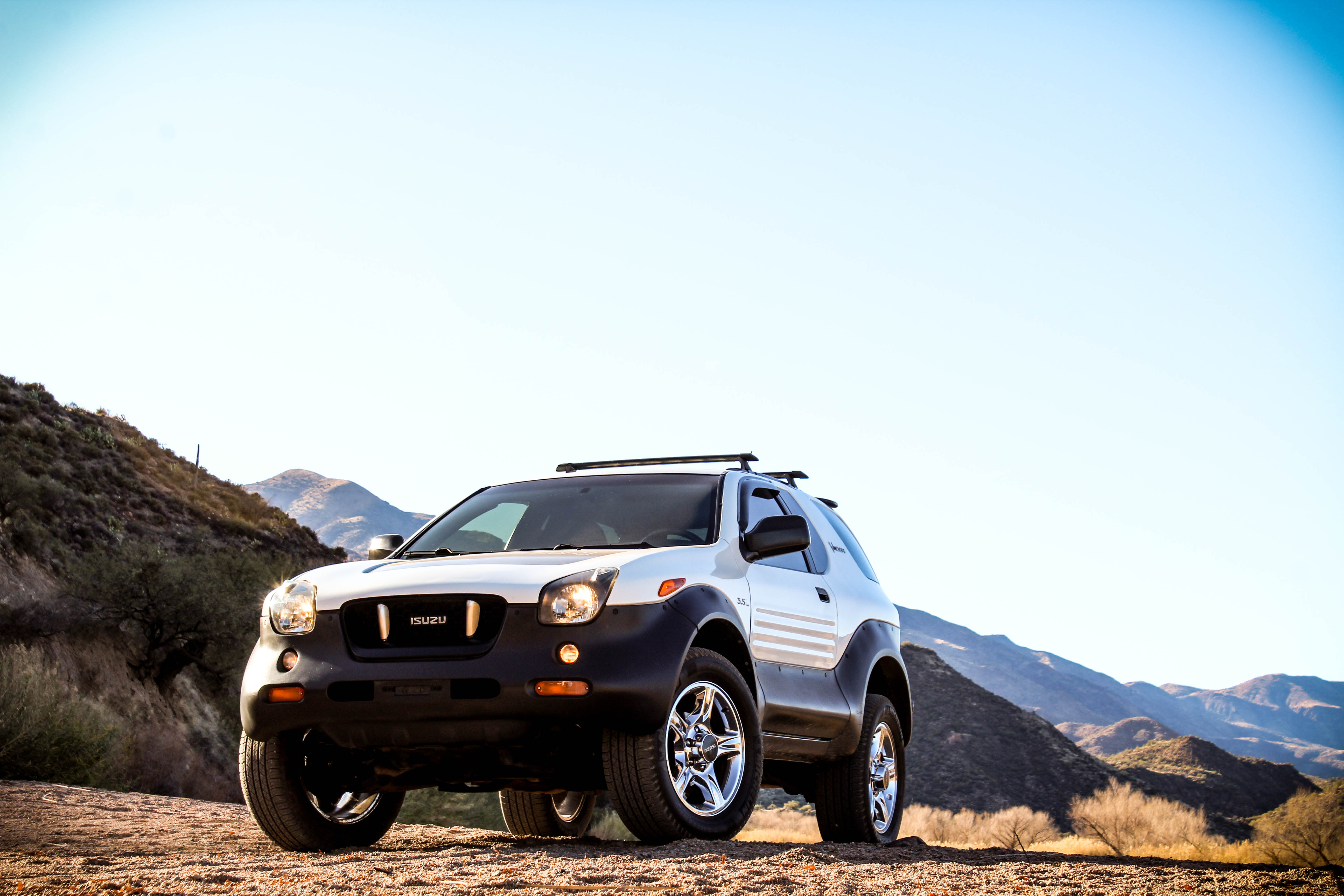 Flashback to the 90’s: What it was like to own a 1999 Isuzu VehiCROSS