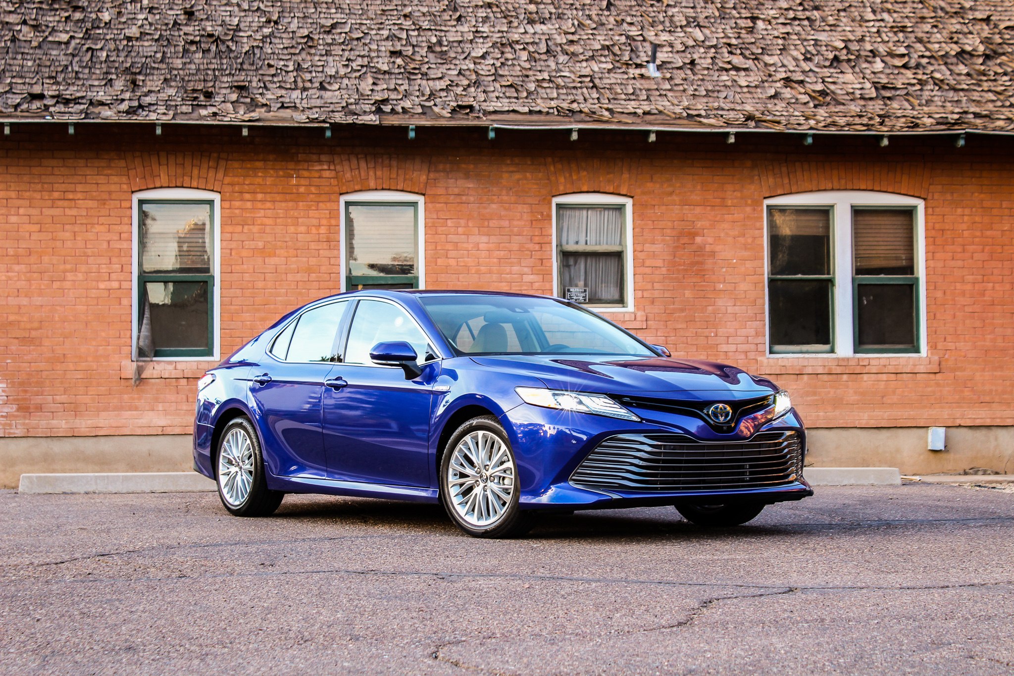 40 MPG’s and Beyond: 2018 Toyota Camry XLE Hybrid Tested!