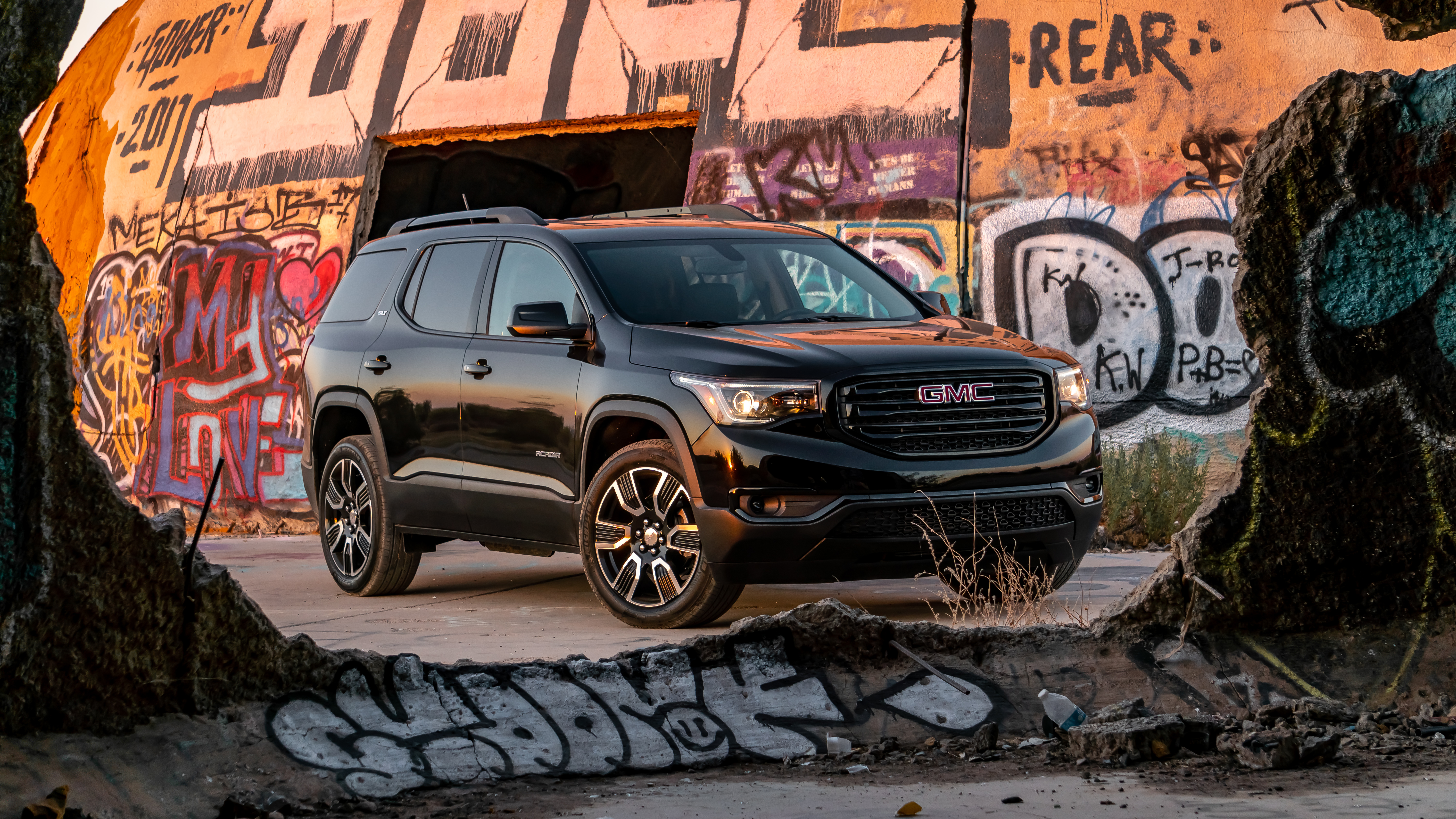 PLEASANTLY CHARMING: 2019 GMC ACADIA SLT AWD