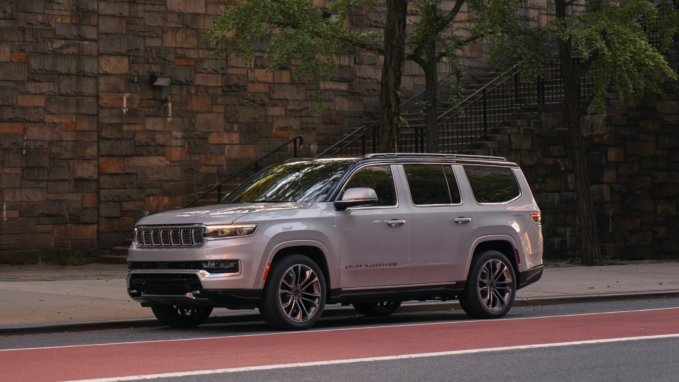 BUILT FOR A KING, NOT FOR THE ALPS: 2022 JEEP GRAND WAGONEER