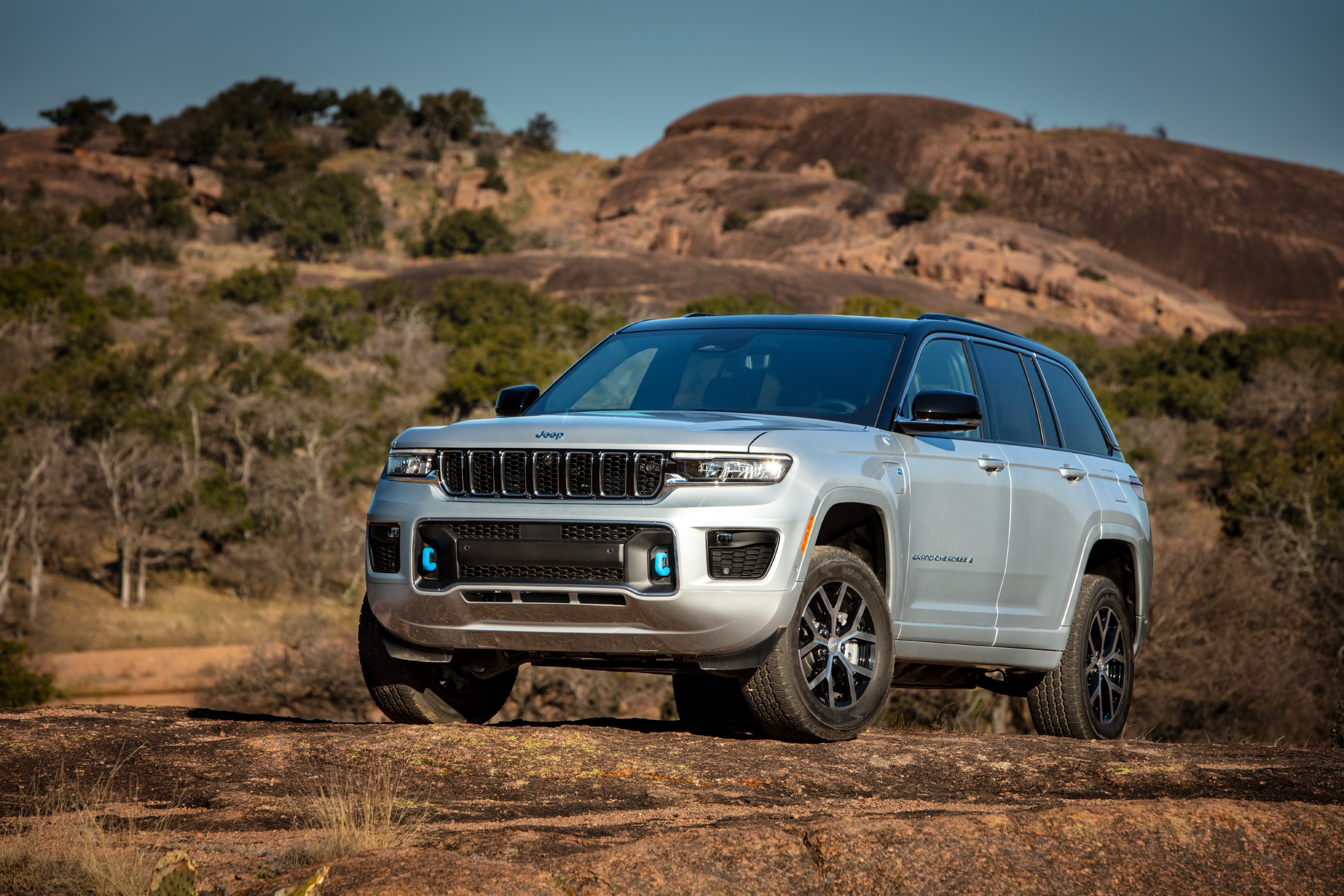 EXPLORING NEW, ELECTRIFYING TERRITORY: 2022 JEEP GRAND CHEROKEE 4xe PHEV