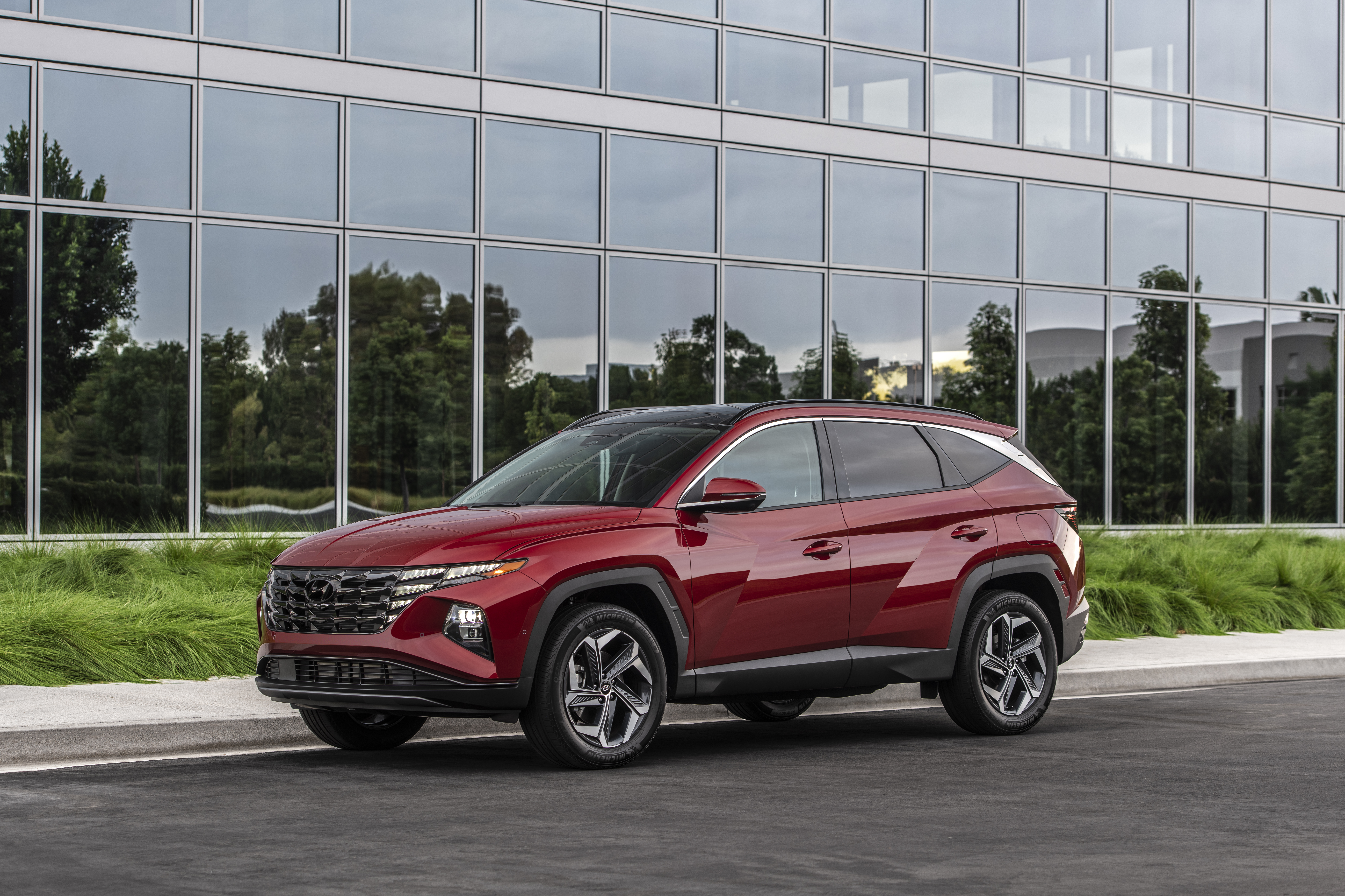 AN AVERAGE HYBRID FOR AN AVERAGE CROSSOVER: 2023 HYUNDAI TUCSON HYBRID
