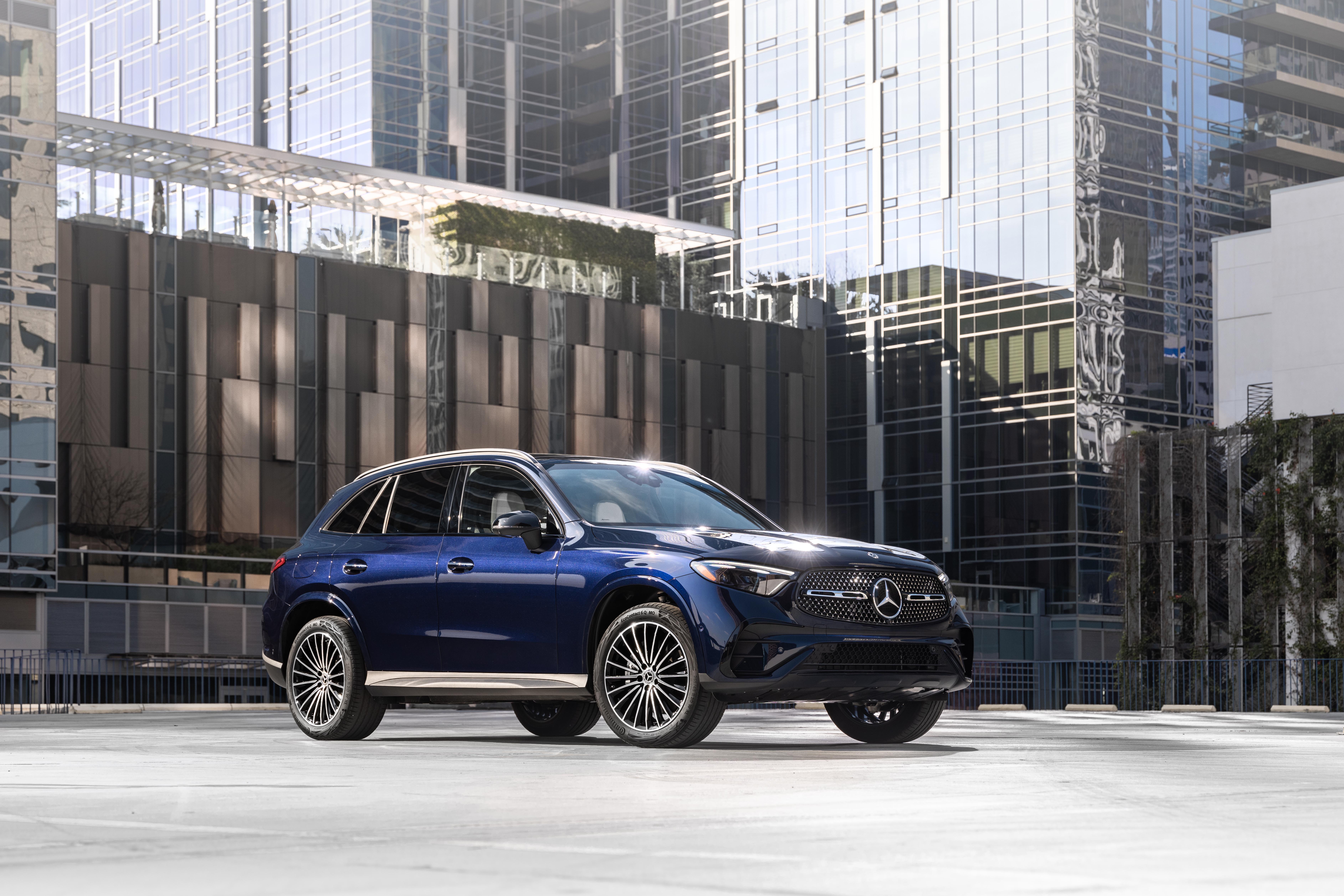LUXURY BASICS: 2023 MERCEDES-BENZ GLC300
