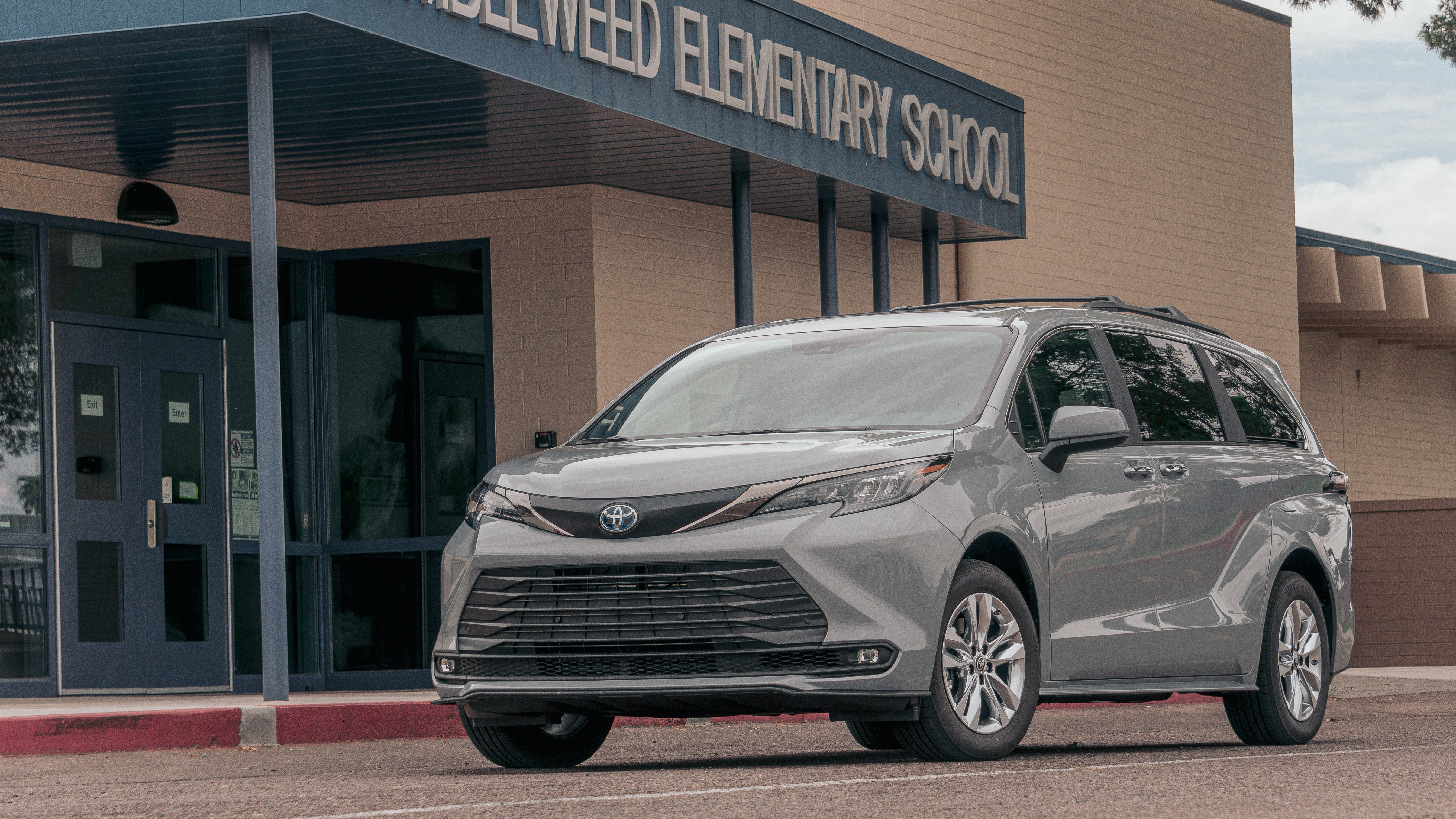 ALL-WHEEL DRIVE & COOLER TEMPS MAKE ALL THE DIFFERENCE: 2023 TOYOTA SIENNA WOODLAND EDITION