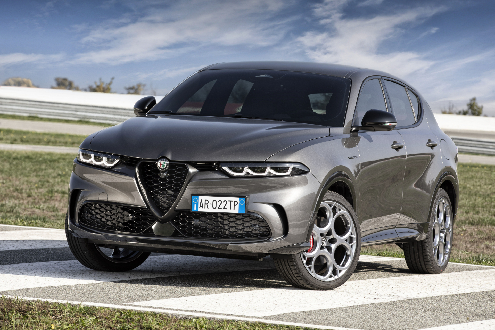 FASHIONABLY LATE: 2024 ALFA ROMEO TONALE