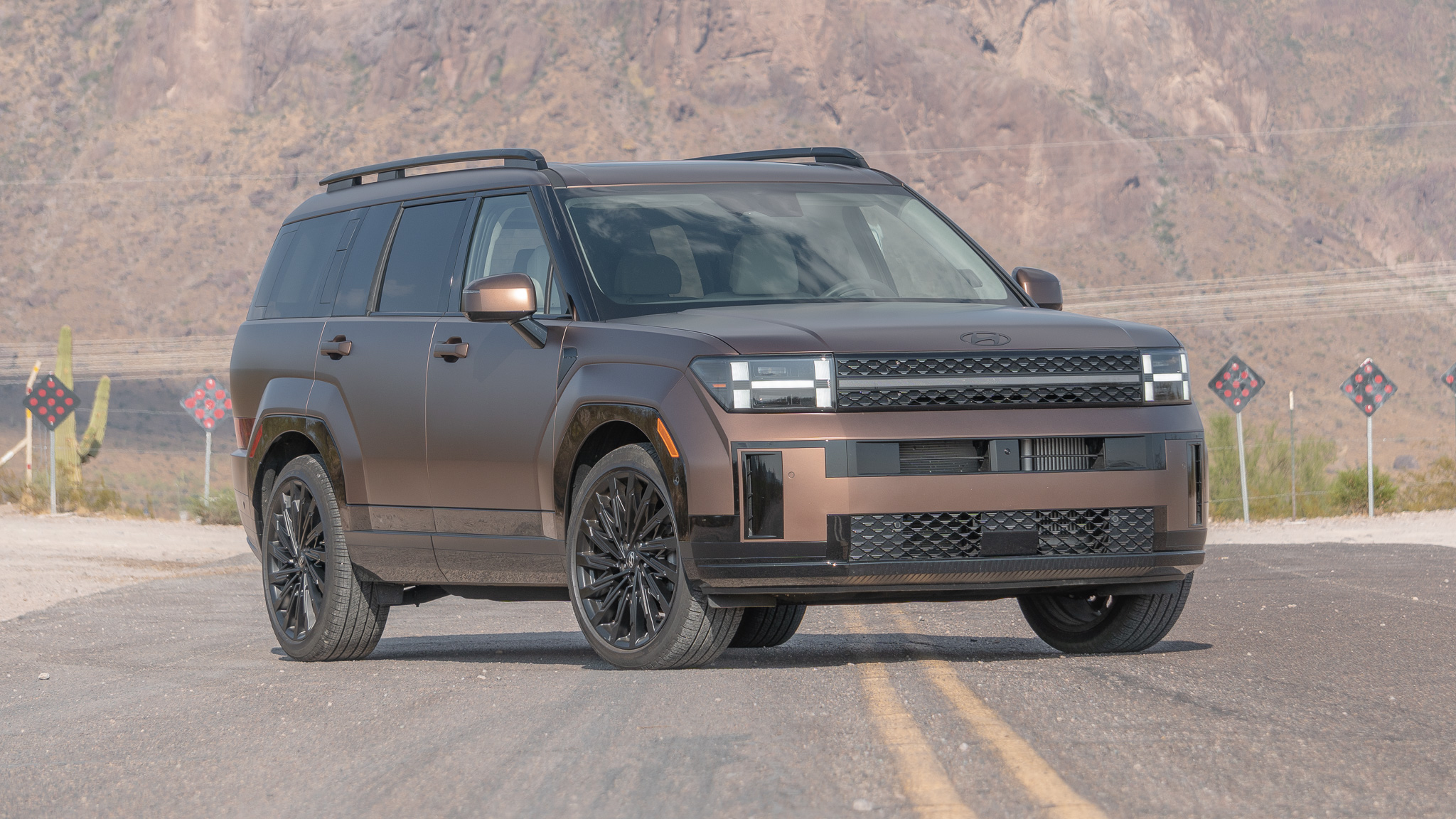 2024 HYUNDAI SANTA FE IS VENTURING INTO PALISADE TERRITORY