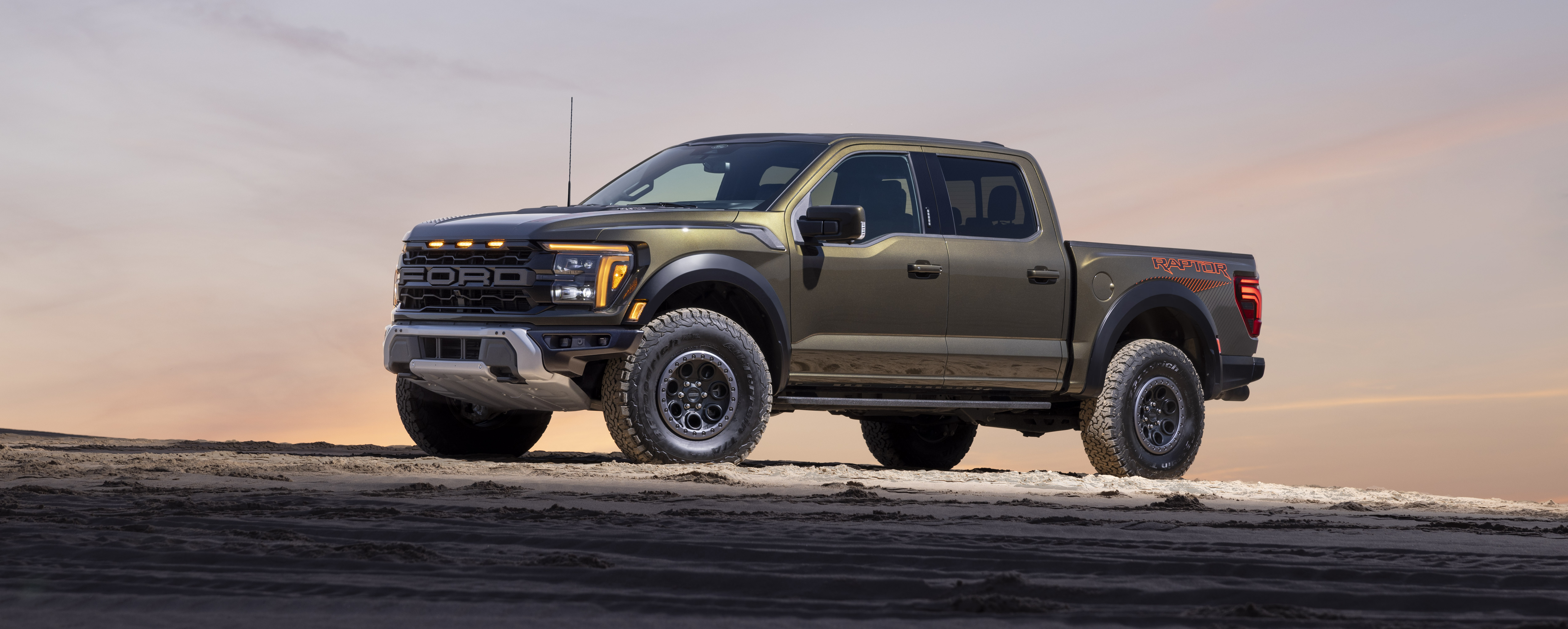 2025 FORD F-150 RAPTOR R: MORE POWER COMES WITH A BIGGER EGO